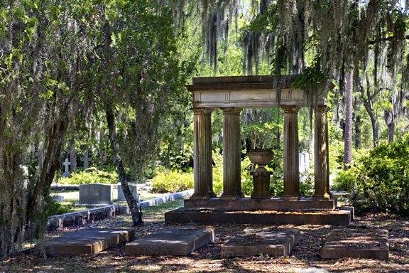 are dogs allowed in bonaventure cemetery